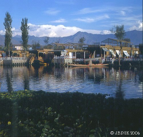 kashmir_dal_lake_houseboats_morning_1989_0126