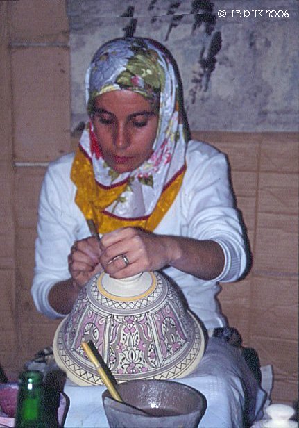 morocco_fes_pottery_worker_0096_0032