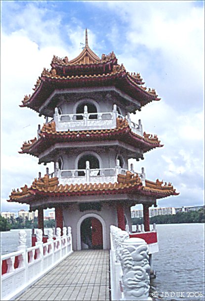 singapore_chinese_garden_pagoda_01_1999_0189