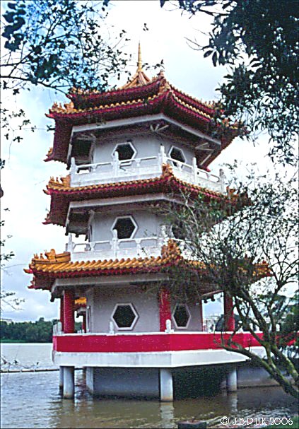 singapore_chinese_garden_pagoda_02_1999_0189
