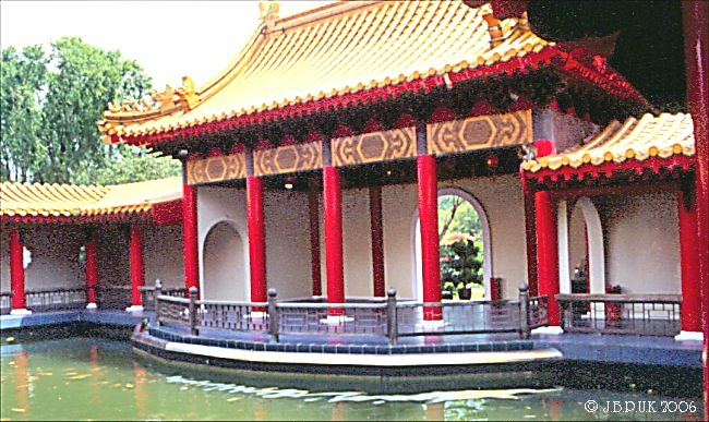 singapore_chinese_garden_temple_interior_1999_0189